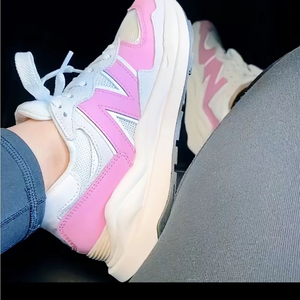 Rare! Barbie New Balance Womens 57/40/Pink and White/